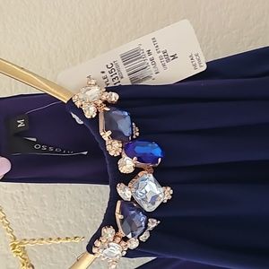 Dress with beautiful nexk jewels